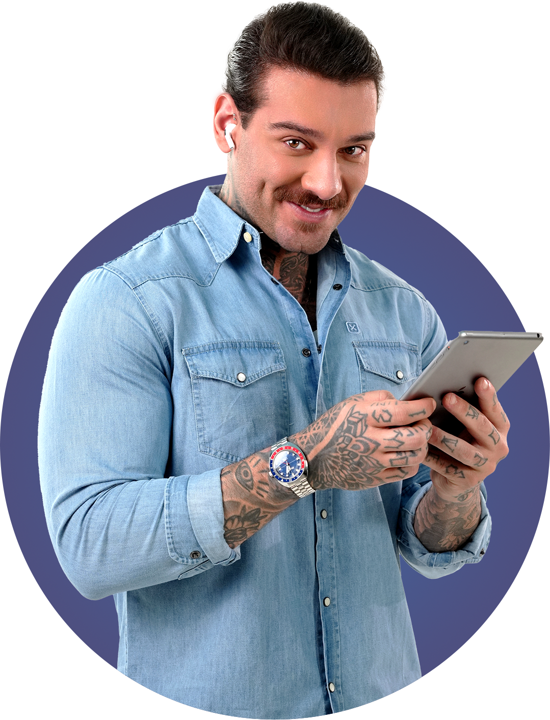 Instrutor da Minds On-the-Go apresentando o curso de inglês online